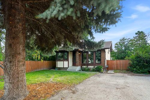 13 Spruce Dr, Lacombe, AB, T4L1V2 | Card Image
