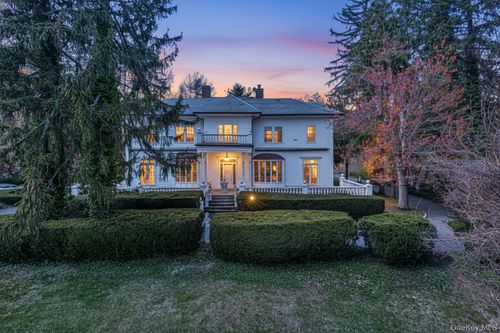 365 E Shore Rd, Great Neck, NY, 11023-1707 | Card Image