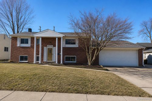 11424 Hazel Ave, Grand Blanc, MI, 48439-1125 | Card Image