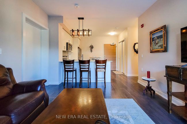 212 - 320 Plains Rd E, Condo with 2 bedrooms, 2 bathrooms and 1 parking in Burlington ON | Image 13