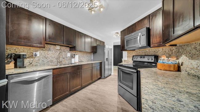 4013 Foxpointe Dr, Condo with 2 bedrooms, 3 bathrooms and null parking in West Bloomfield MI | Image 5