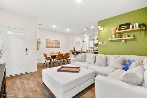 531 Thistleberry Ave, Henderson, NV, 89044-1070 | Card Image