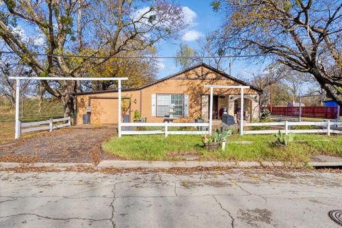 709 E Garnett St, Gainesville, TX, 76240-5419 | Card Image