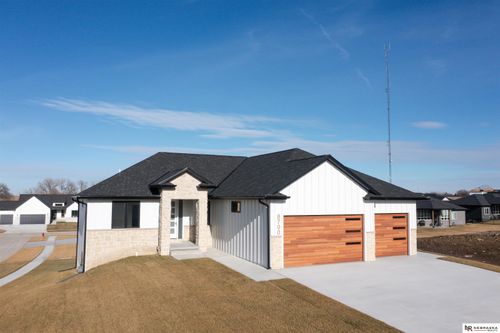 8700 Honeybee Ln, Lincoln, NE, 68526 | Card Image