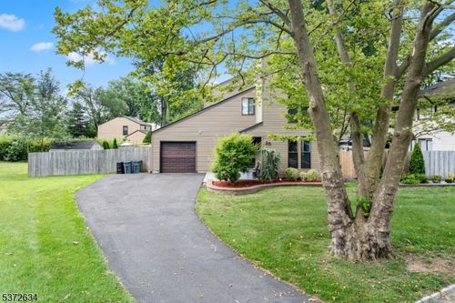 25 Pennington Rd, East Windsor, NJ, 08520-5720 | Card Image