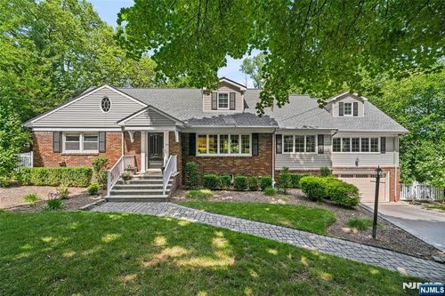 378 Van Beekum Pl, Wyckoff, NJ, 07481-1055 | Card Image