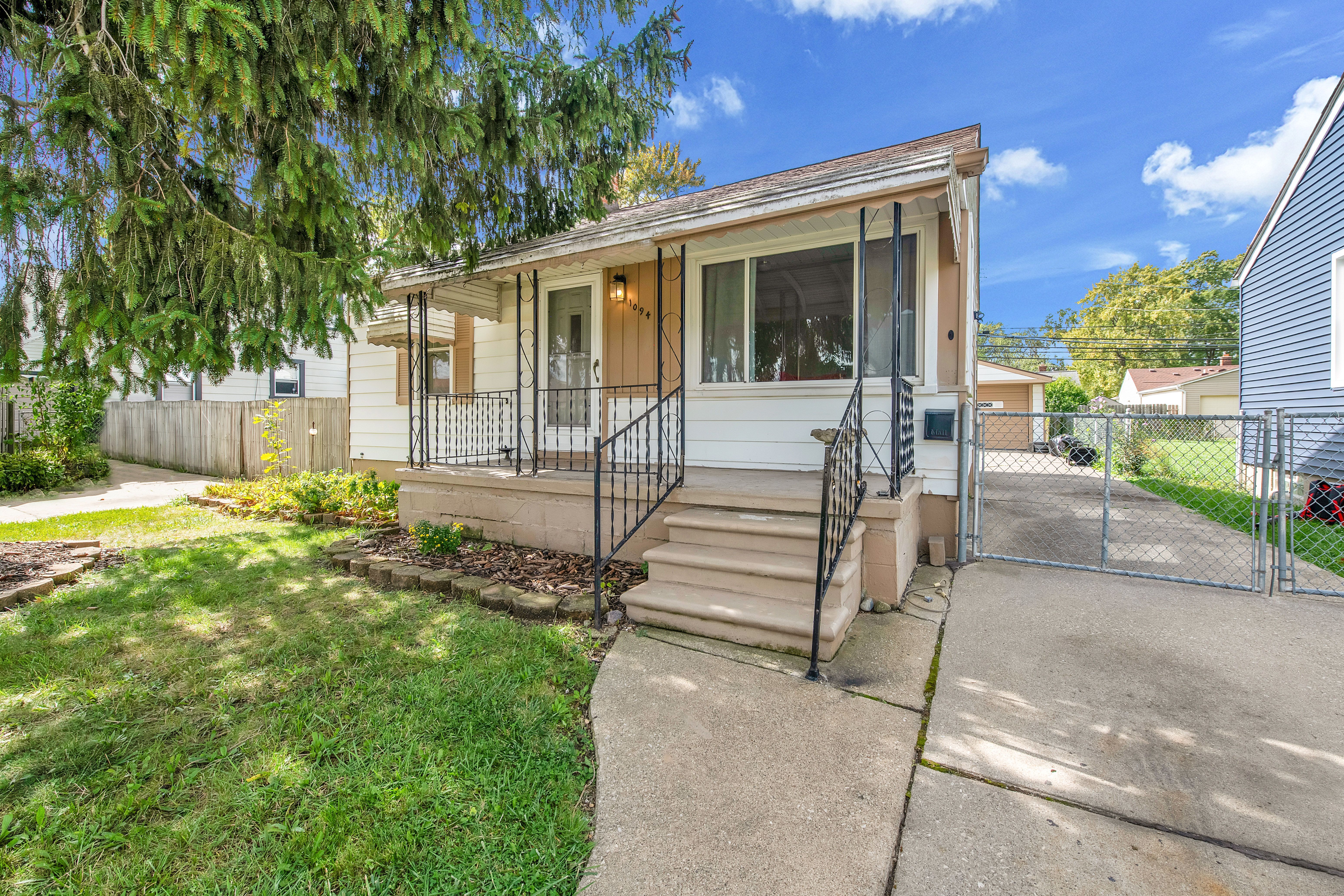8th St, Wyandotte, MI 48192