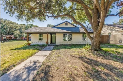 9631 Liptonshire Dr, Dallas, TX, 75238-2728 | Card Image