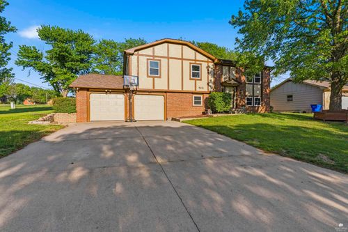 501 Wheatland Dr, Junction City, KS, 66441-8968 | Card Image