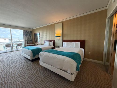 618-18001 Collins Ave, Sunny Isles Beach, FL, 33160-2722 | Card Image