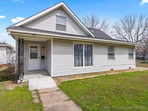410 Davis Dr, Nowata, OK, 74048-2530 | Card Image