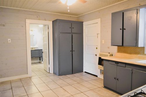 102 S S Beauregard Street, Alvin, TX, 77511 | Card Image