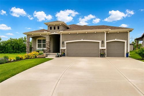 19006 Millview Rd, Spring Hill, KS, 66083 | Card Image