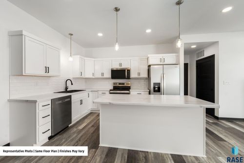 4616 E Whisper Ridge Pl, Sioux Falls, SD, 57108-3170 | Card Image