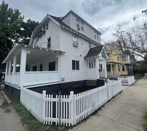 2r-25 Wesleyan Ave, Providence, RI, 02907-1238 | Card Image