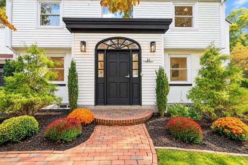 31 Alba Rd, Wellesley, MA, 02481-4802 | Card Image