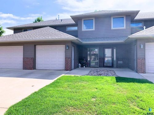 2010 S Barret Pl, Sioux Falls, SD, 57106-4843 | Card Image