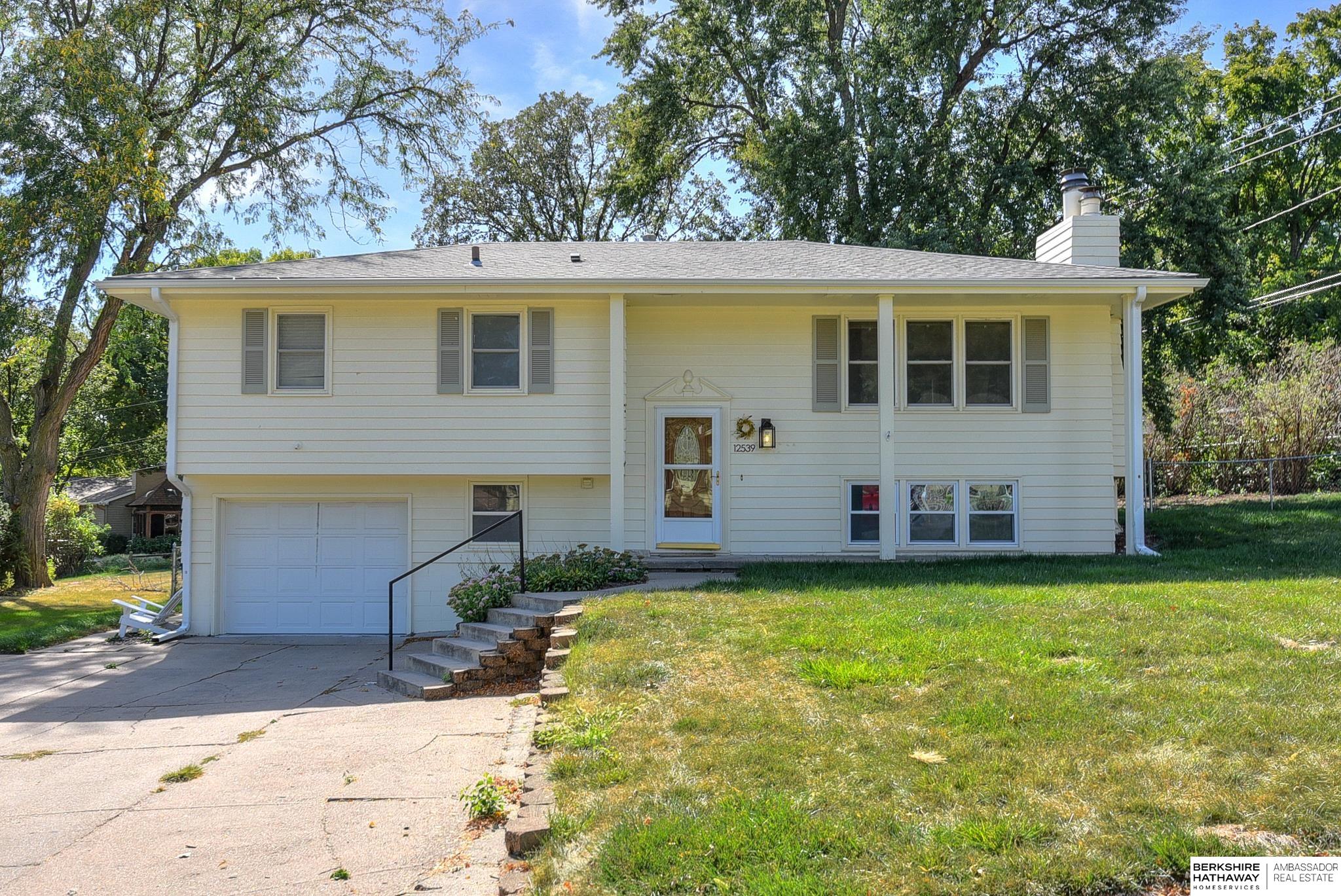 Shirley St, Omaha, NE 68144