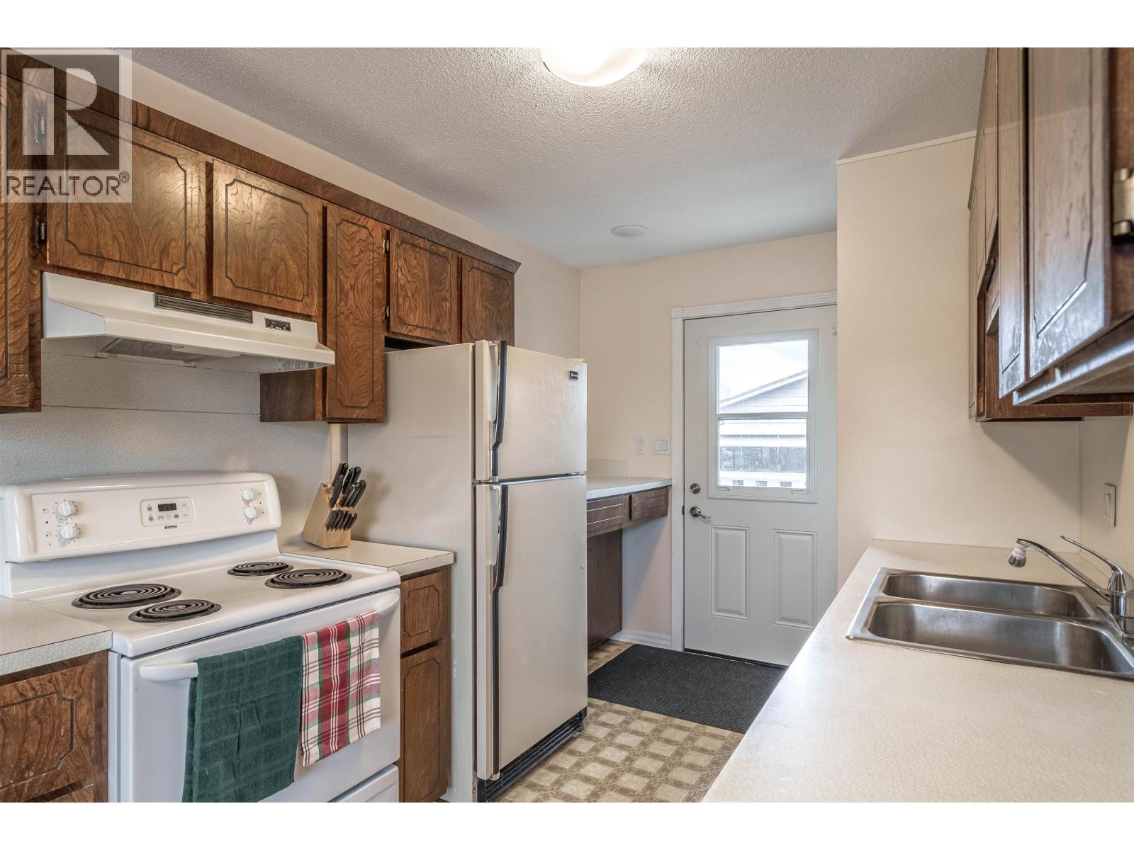 Residential in 100 Mile House 3