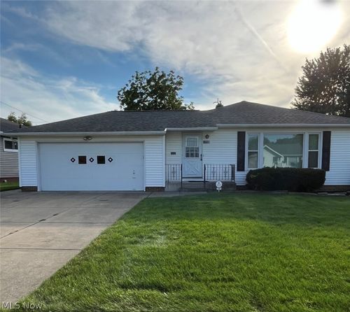 1708 Roselawn Rd, Mayfield Heights, OH, 44124-3339 | Card Image