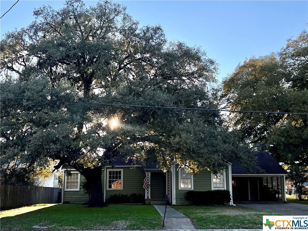 Saint Joseph St, Gonzales, TX 78629