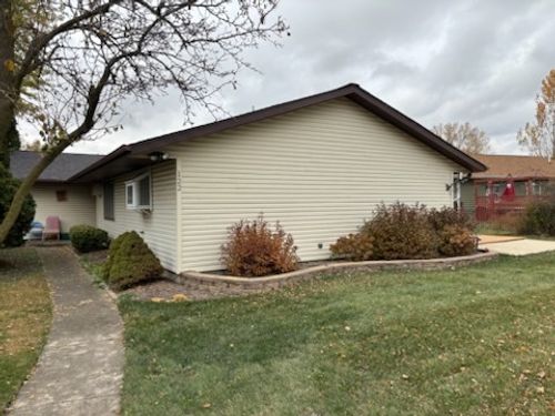 e-122 Crescent Ln, Cabery, IL, 60919-4300 | Card Image