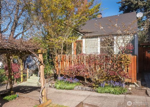 2214 N 60th St, Seattle, WA, 98103-5735 | Card Image