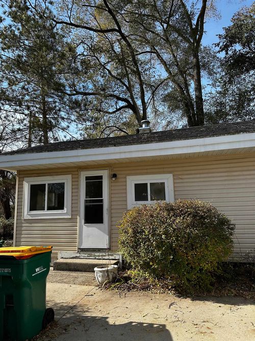 1300 W Happy Hollow Rd, Janesville, WI, 53546-8969 | Card Image