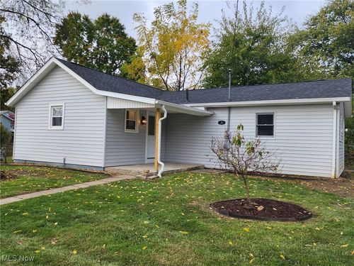 4 Chestnut St, Marshallville, OH, 44645-9407 | Card Image