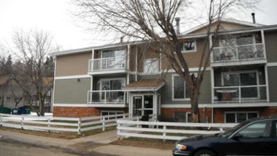 206 - 5812 61 St, Condo with 2 bedrooms, 1 bathrooms and 1 parking in Red Deer AB | Image 1