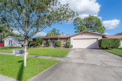 7515 Oakvista Circle, House other with 3 bedrooms, 2 bathrooms and null parking in Tampa FL | Image 2