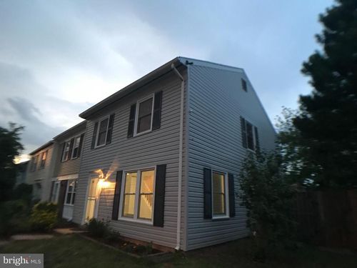 8970 Miles Pl, MANASSAS, VA, 20110-4289 | Card Image