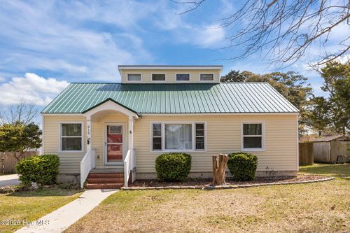 213 Virginia Ave, Morehead City, NC, 28557-2637 | Card Image