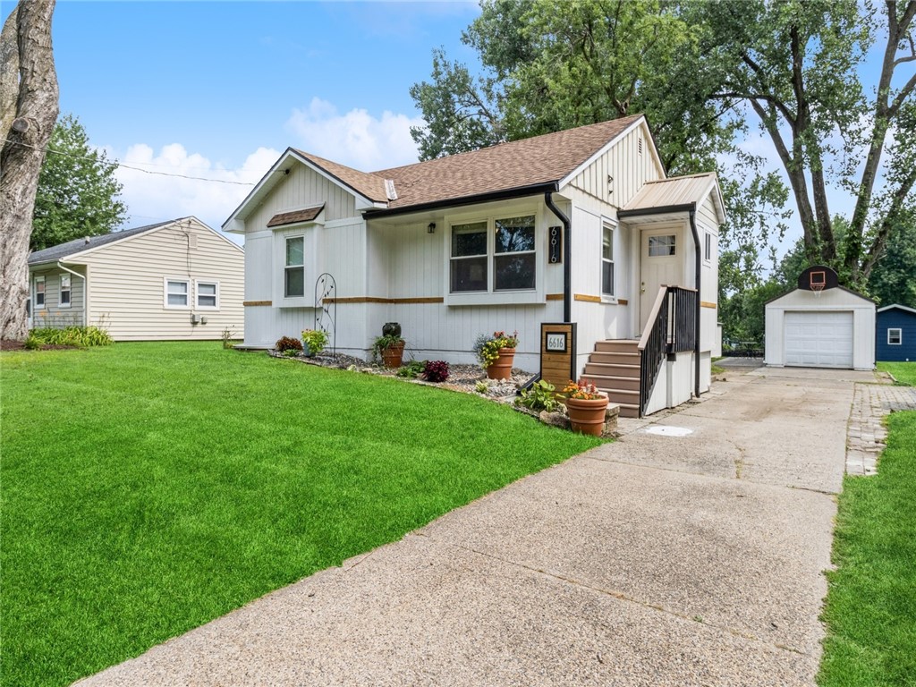 Oliver Smith Dr, Urbandale, IA 50322