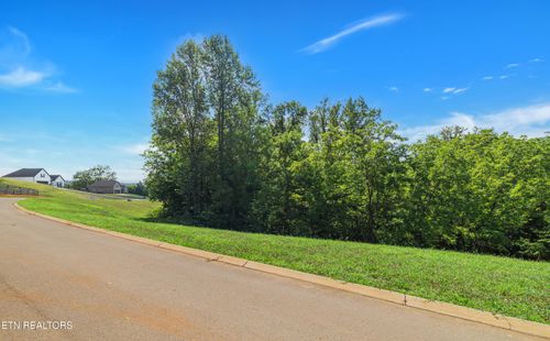 623 Farm Of The Smokies Way, Maryville, TN, 37804-4684 | Card Image