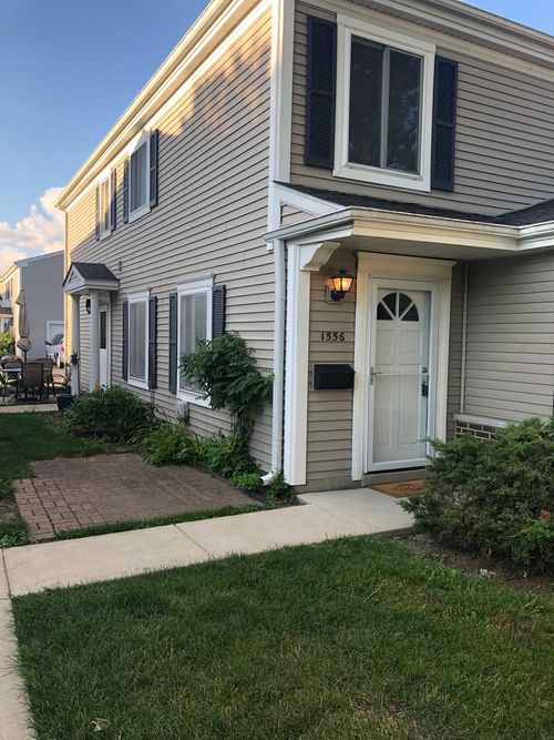 174b-1556 Quaker Ln, Prospect Heights, IL, 60070-1920 | Card Image