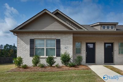 427 Ronnie Drive Se, Townhouse with 3 bedrooms, 2 bathrooms and null parking in Hartselle AL | Image 1