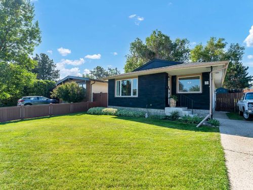 5 Noble Crt Sw, Medicine Hat, AB, T1A4A2 | Card Image