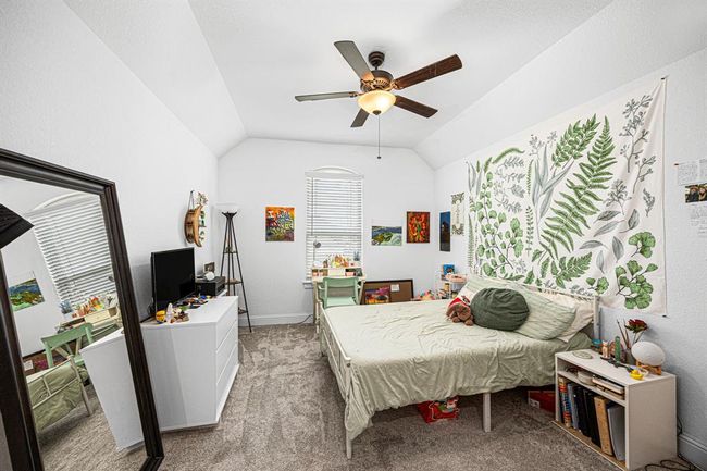 Secondary bedroom with tall ceilings and natural light. | Image 39