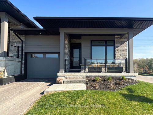 2 Black Spruce St, Huntsville, ON, P1H0G4 | Card Image