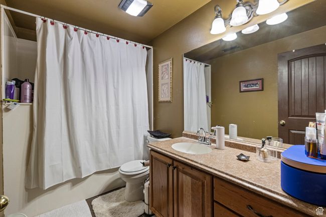 Full bathroom featuring vanity, toilet, and shower / tub combo | Image 28