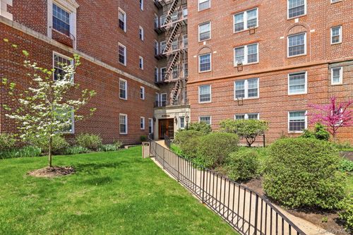 3d-300 S Broadway, Tarrytown, NY, 10591-5305 | Card Image