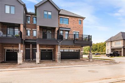 3407 6 Th Line, Townhouse with 4 bedrooms, 2 bathrooms and 2 parking in Oakville ON | Image 2