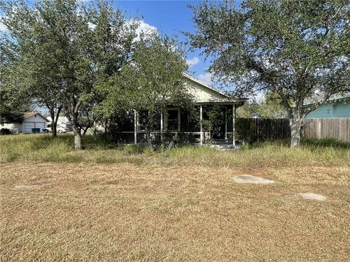 401 E 6th St, Bishop, TX, 78343-2618 | Card Image