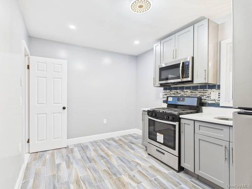 2516 Curtis St, East Elmhurst, NY, 11369-1633 | Card Image