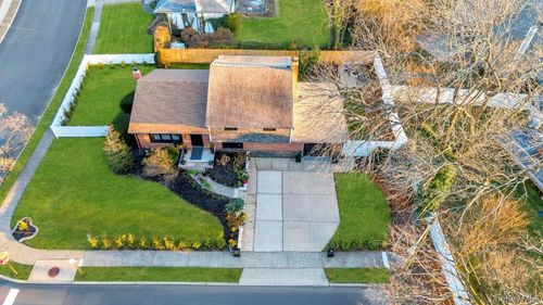 8 Barbara Ln, Jericho, NY, 11753-2601 | Card Image