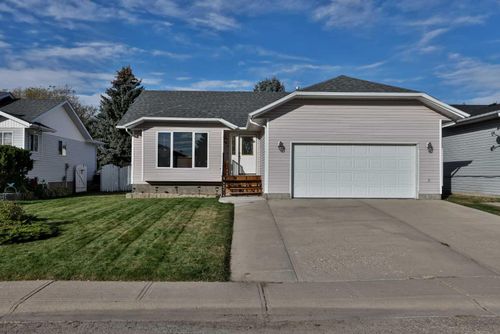 105 Aspen Way, Vulcan, AB, T0L2B0 | Card Image
