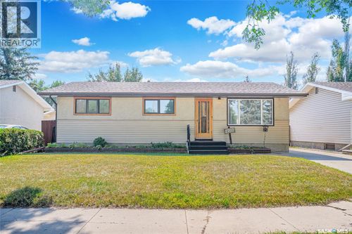 2707 33rd St W, Saskatoon, SK, S7L0X6 | Card Image
