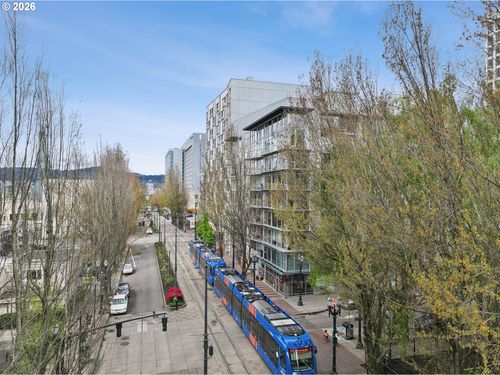 701-533 Ne Holladay St, Portland, OR, 97232-2081 | Card Image