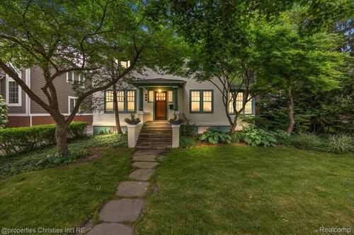 560 Woodland St, Birmingham, MI, 48009-1316 | Card Image